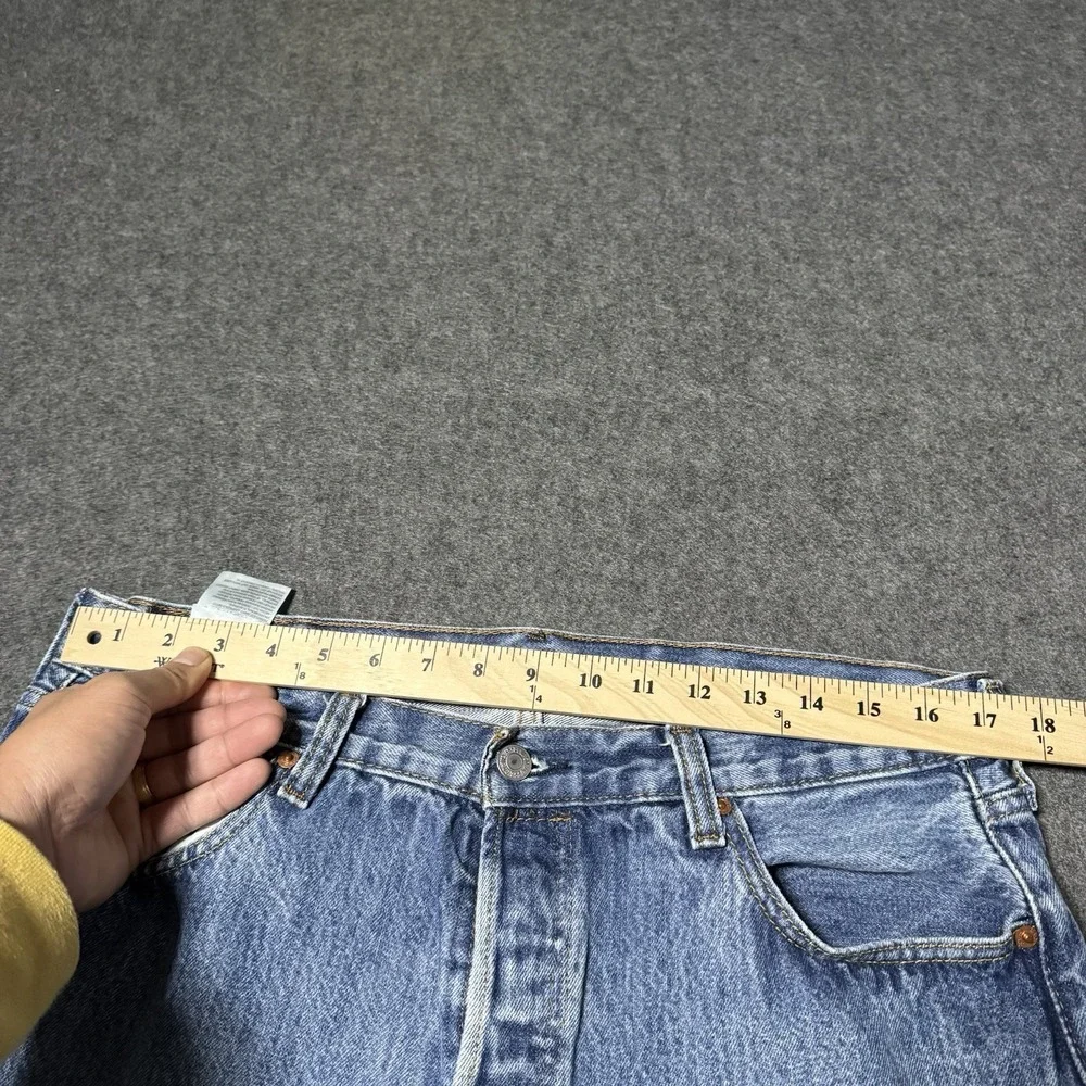 Levi's 501 Mens Jeans 36x32 (34x30) Light Wash Button‎ Fly Straight Leg Denim